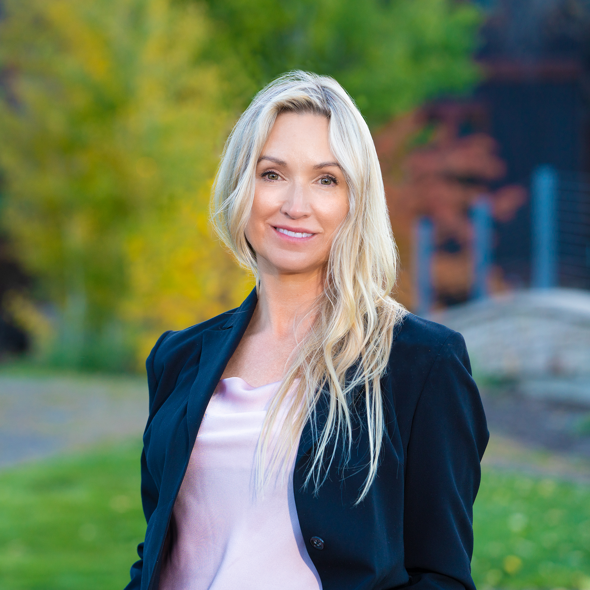 Kim Drury 10L-02353 sq